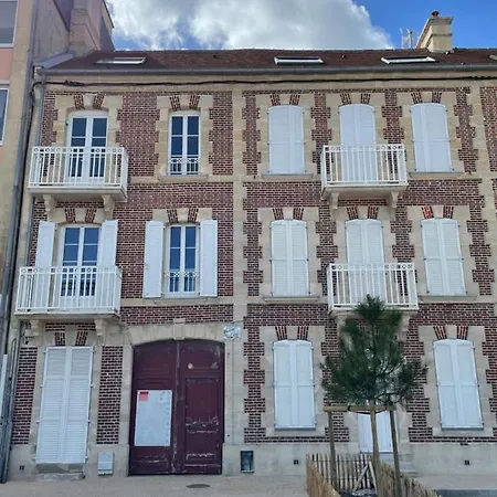 Superbe Front De Apartment